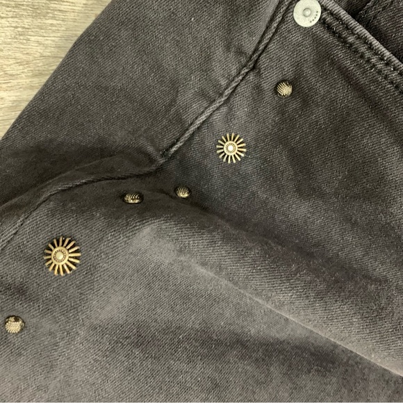 Blank NYC Mid Rise Studded Skinny Faded Jeans - Picture 7 of 8